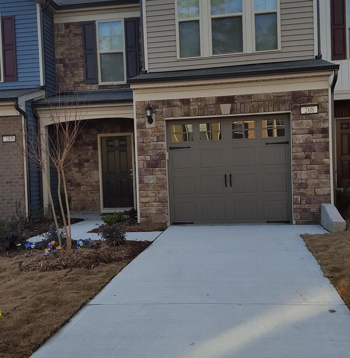 3 bed, 2.5 bath, $2,000 — Photo 1