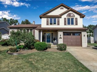 15 Old Farm Rd, Depew, NY 14043