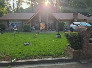 301 Greenbriar Dr, Vicksburg, MS 39180