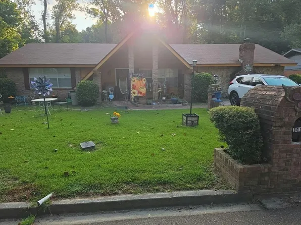 301 Greenbriar Dr, Vicksburg, MS 39180