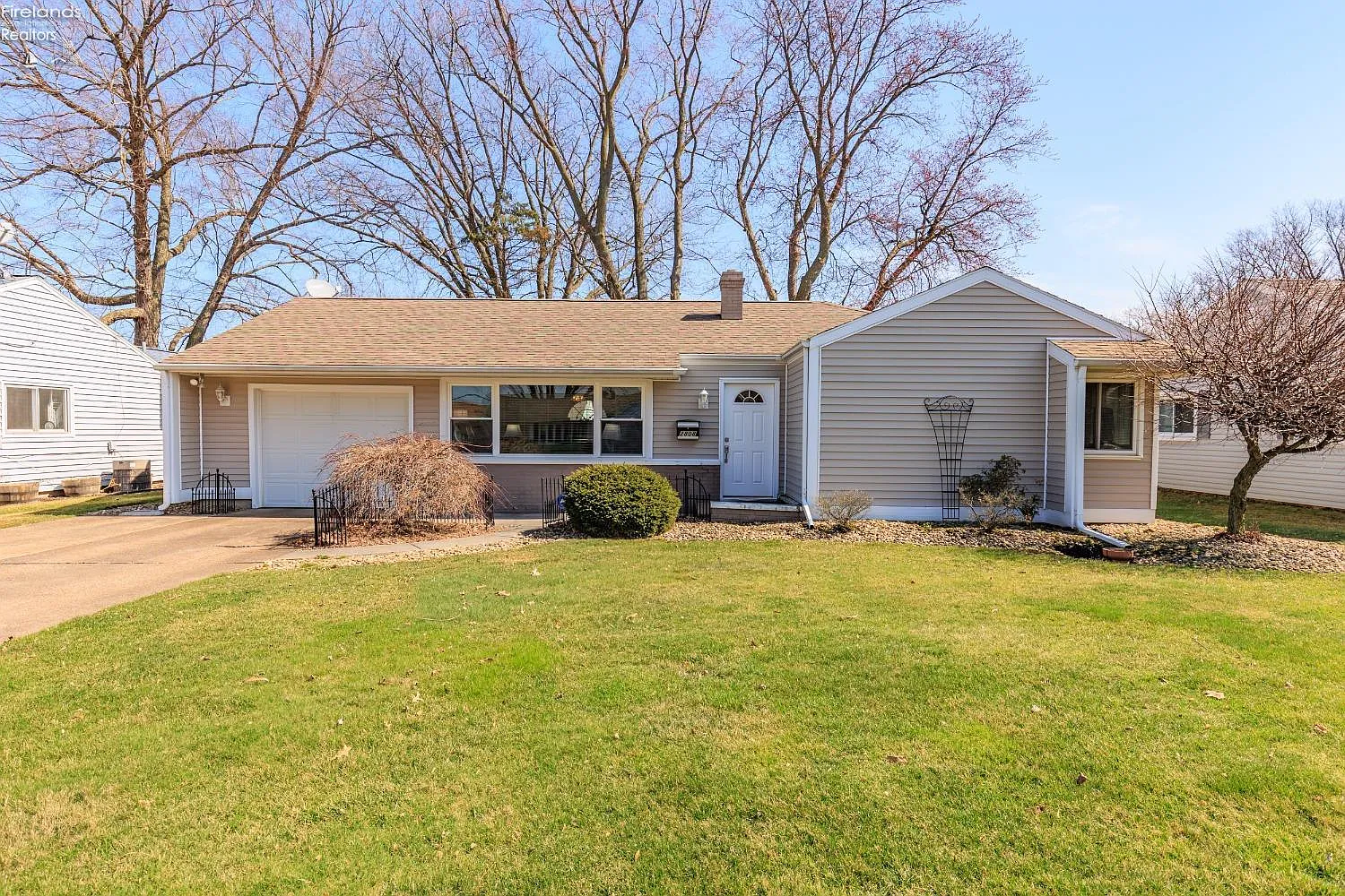 2808 Peterson Ln photo 1