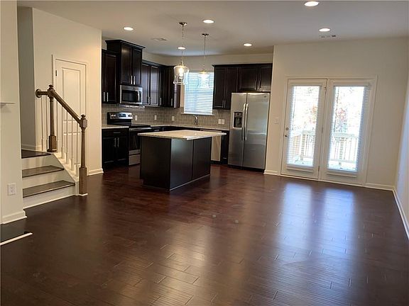 4th image of 2383 Belmont Pl