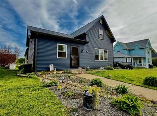 210 Johnston St, Gladbrook, IA 50635