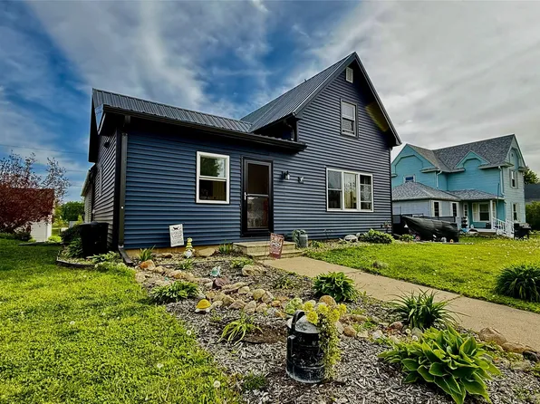 210 Johnston St, Gladbrook, IA 50635