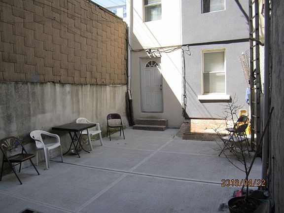 2nd image of 131 Montrose Ave #7