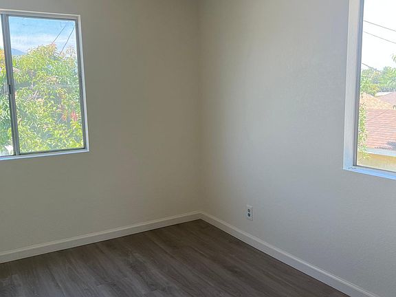 5th image of 3460 Bartlett Ave