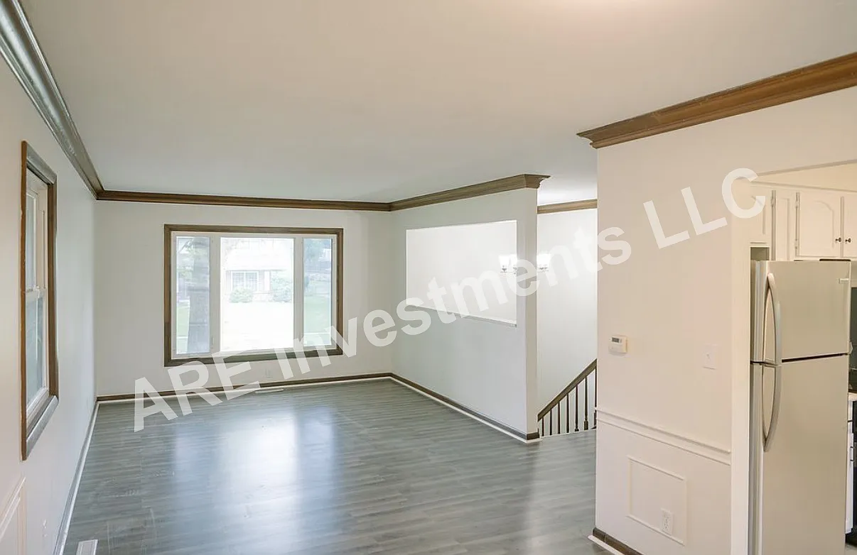3 bed, 1.5 bath, 1600 sqft, $2,300 — Photo 3