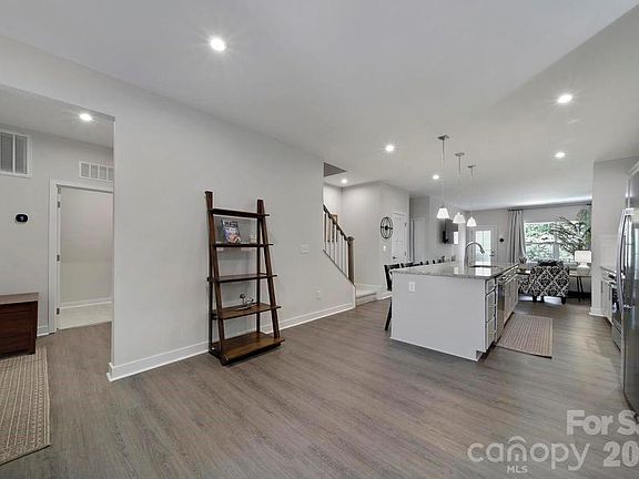 5th image of 888 Prince Garrett Way