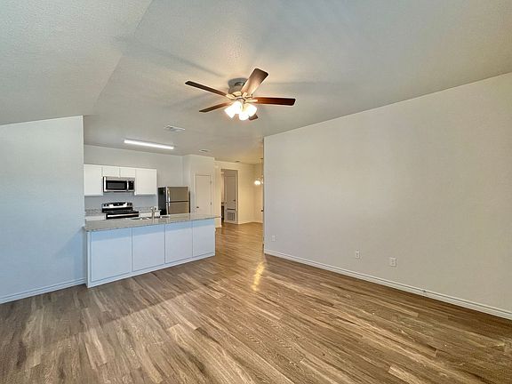 2nd image of 1813 Montell St