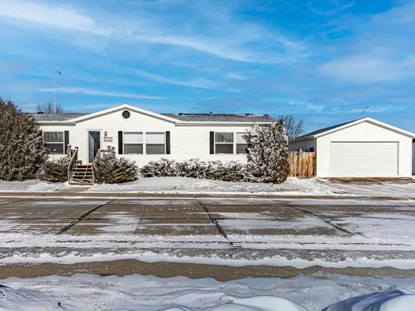 4602 Gates Dr, Bismarck, ND 58503