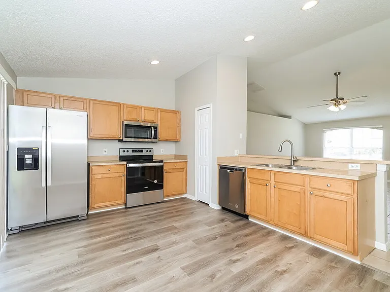 1140 Chesterfield Ct — Photo 8
