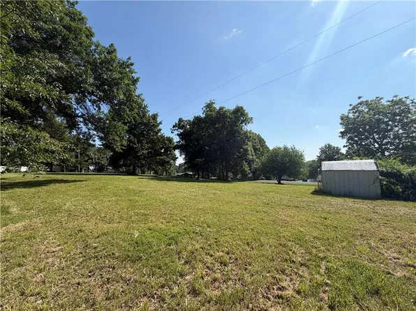 1843 & 1844 Lake Viking Ter, Gallatin, MO 64640