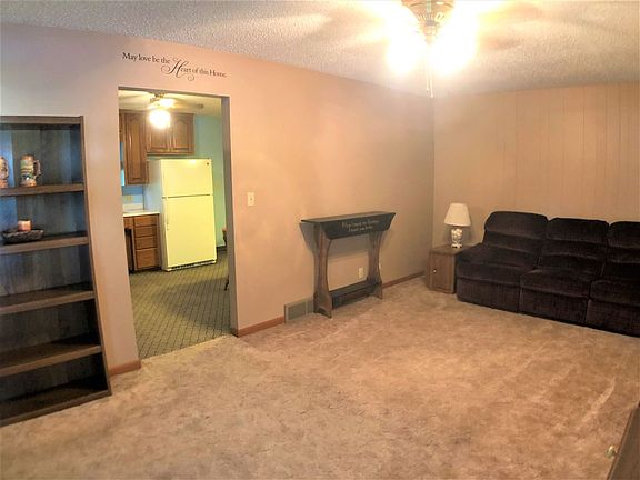 3rd image of 814 Broadway St