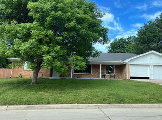 78 Regents Park Ct, Bedford, TX 76022