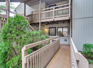 558 Meredith Ln, Cuyahoga Falls, OH