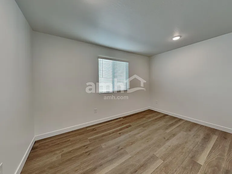12611 W Flynn Ln — Photo 13