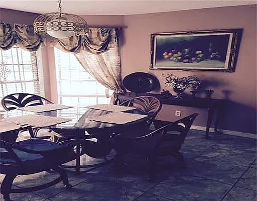 4 bed, 2230 sqft, $1,700 — Photo 3