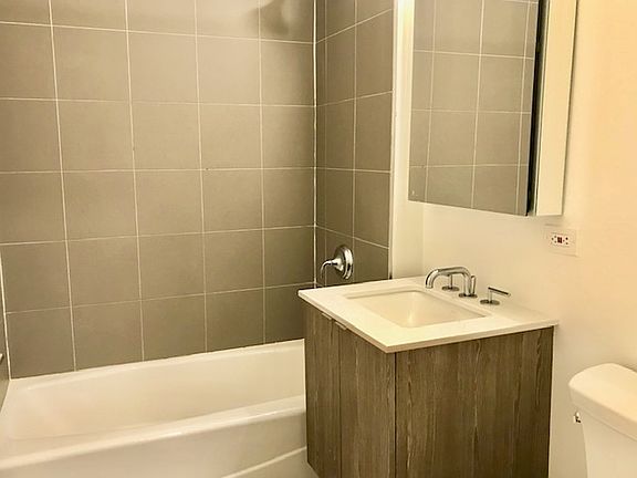 4th image of 520 W 43rd St APT 3H