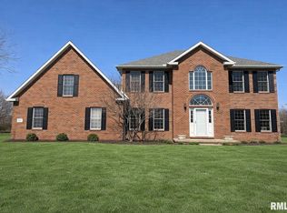 1100 Hillcrest Dr, Washington, IL 61571