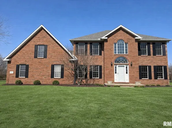 1100 Hillcrest Dr, Washington, IL 61571