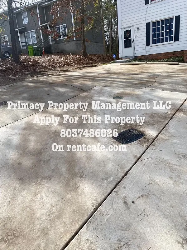 Building Photo - 2213 Battleford Rd #2213