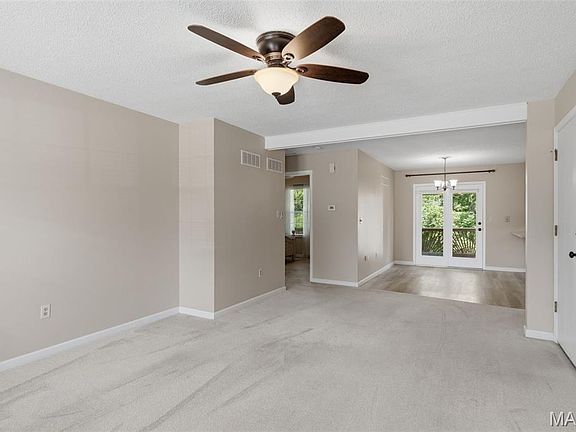 3rd image of 871 Woodridge Dr