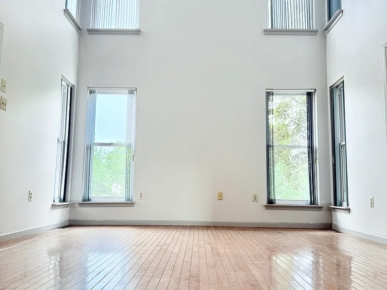 101 Jonathan Dr — Photo 13