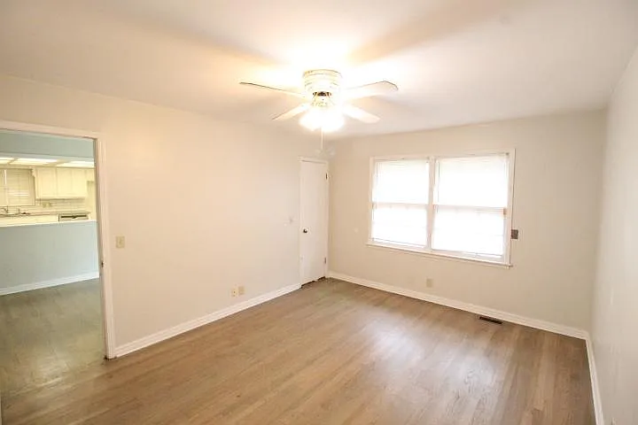 2436 Huntleigh Dr — Photo 9