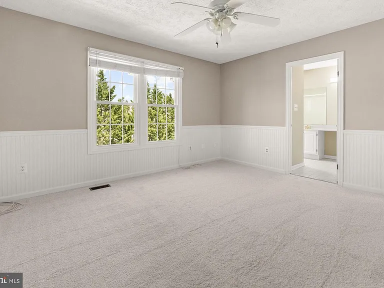 2nd bedroom attached to hall bath