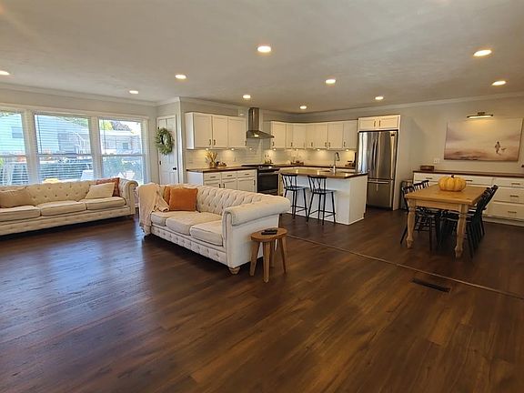 2nd image of 2830 Hinde Ave