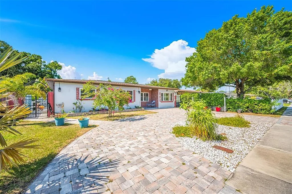 3 bed, 2.0 bath, 1496 sqft, $3,000 — Photo 2