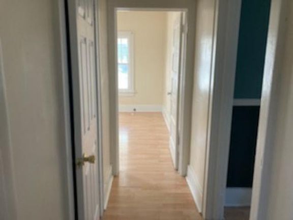 3rd image of 608 E Lawrence St