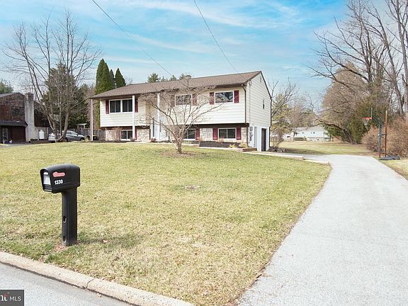 2nd image of 1330 Ridgeview Dr