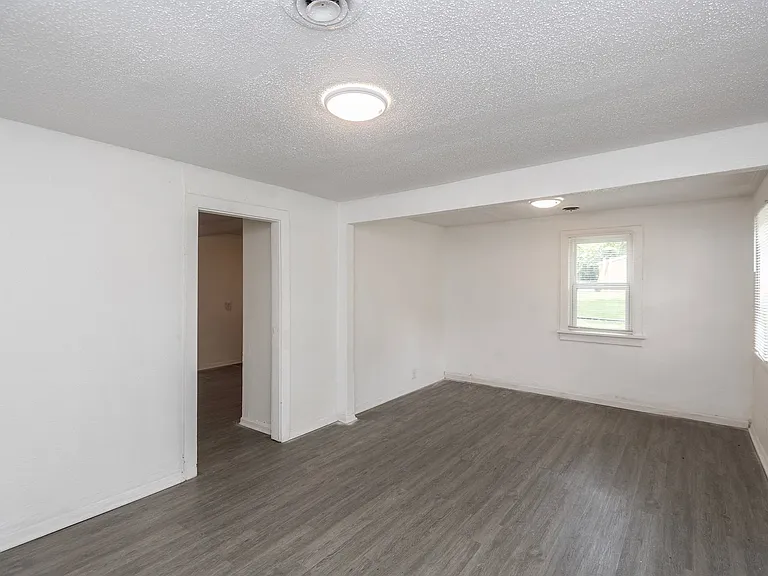 10019 Northgate Dr — Photo 3