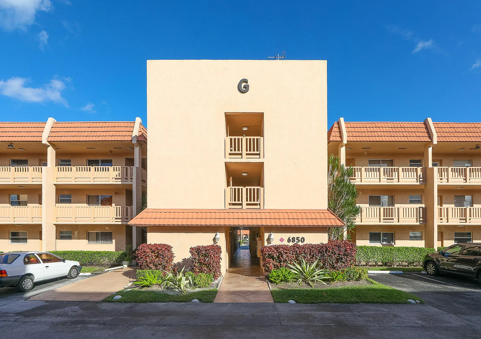 1 bed, 1.5 bath, 720 sqft, $1,400 — Photo 1