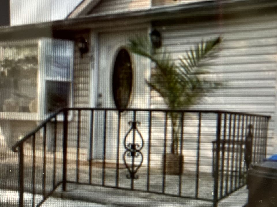 1st image of 161 Seabreeze Ave