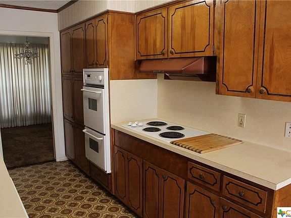 4th image of 301 Banbury Ln