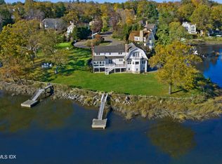 21 Shoal Point Ln, Riverside, CT 06878
