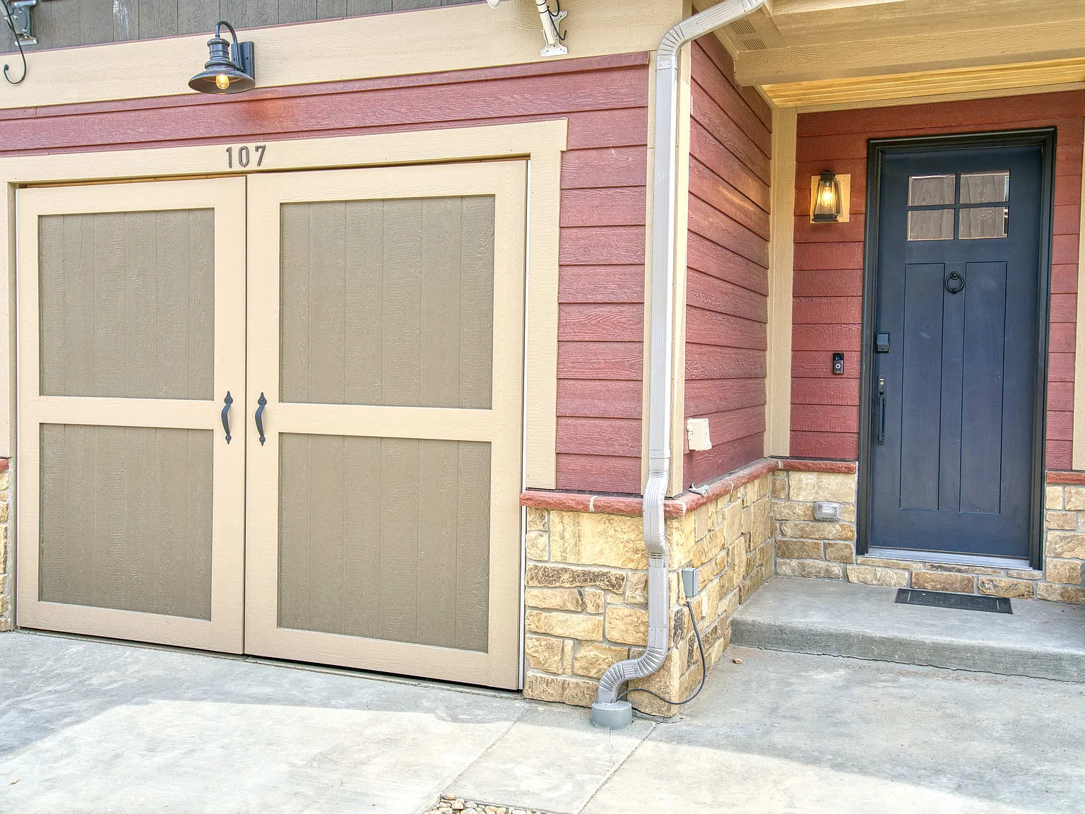 3 bed, 1448 sqft, $3,200 — Photo 1