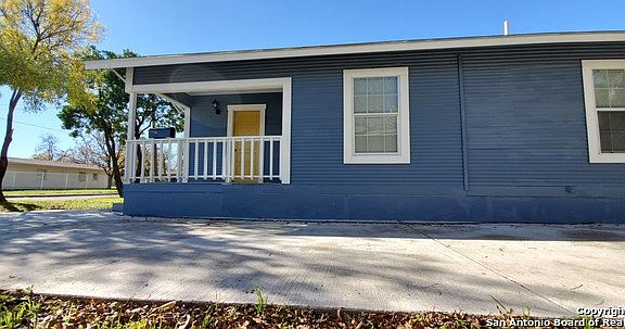 5th image of 711 Lombrano St