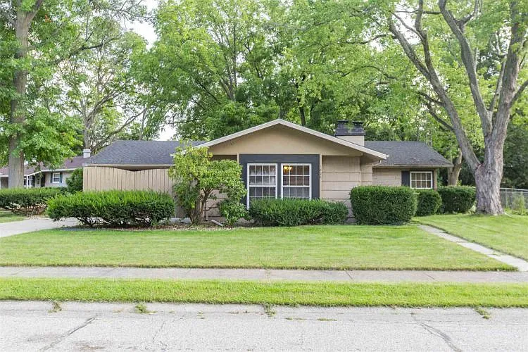 1806 Tudor Ln photo 1