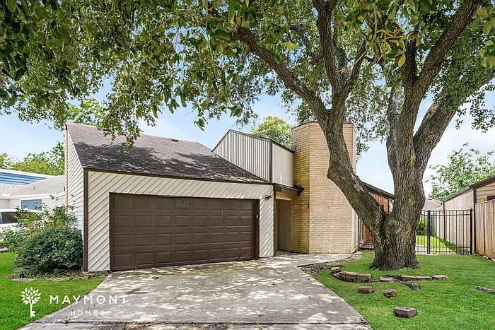 10814 Kirktown Dr — Photo 2