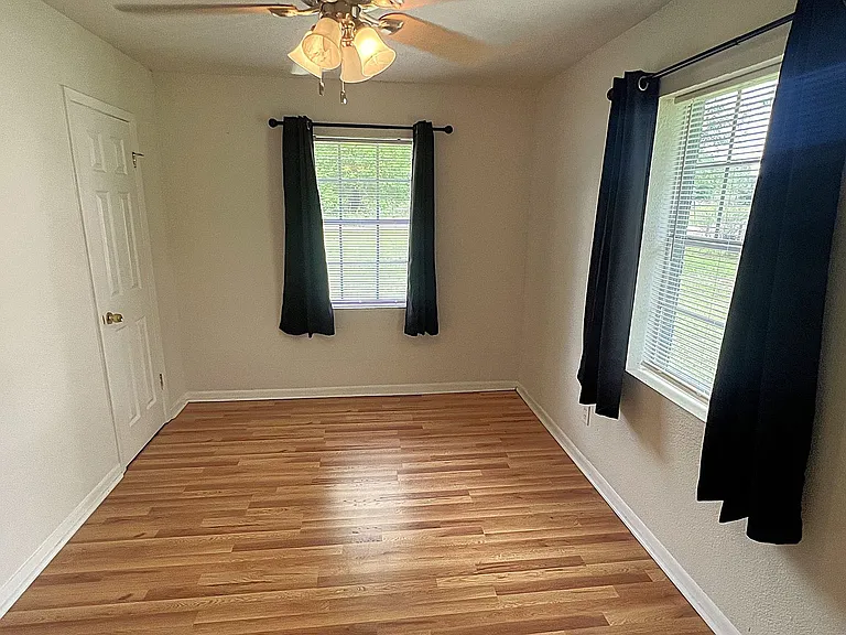 560 Beverly Dr — Photo 18