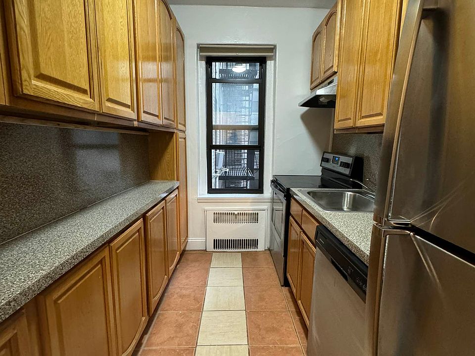 2nd image of 1035 Washington Ave #2HH