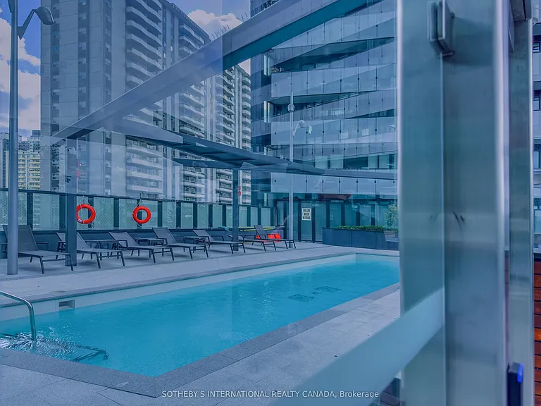 585 Bloor St E #4022 — Photo 32