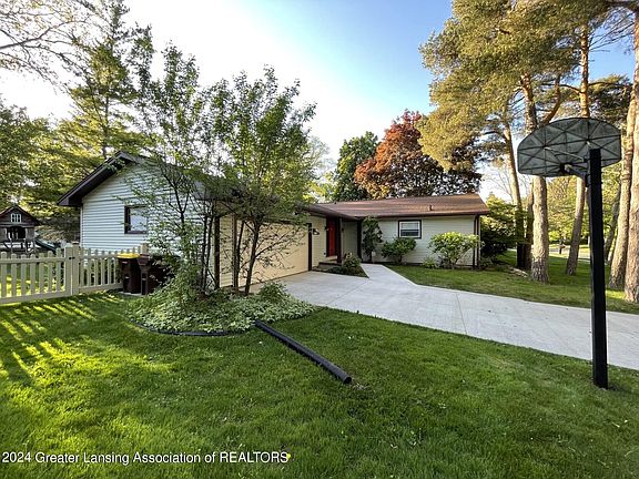 3rd image of 3911 Sandlewood Dr