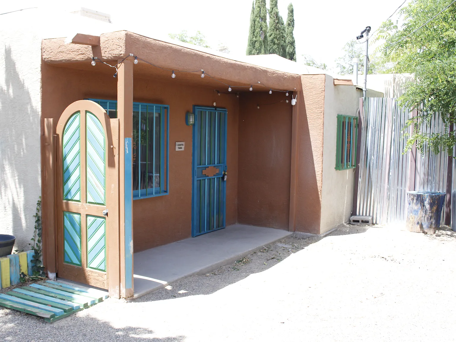 414.5 - Truman St NE - Nob Hill Studio Casita — Photo 2
