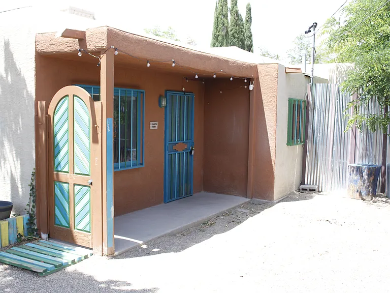 3 Bedroom Nob Hill Charmer - Updated w. Garage and Yard! — Photo 2