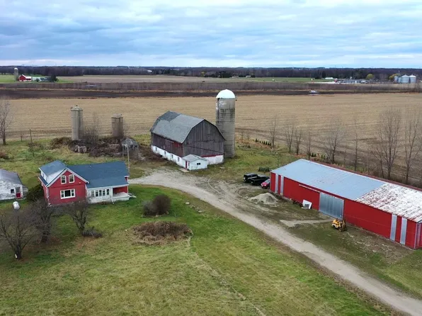 2385 Sunfield Dr, Pulaski, WI 54162