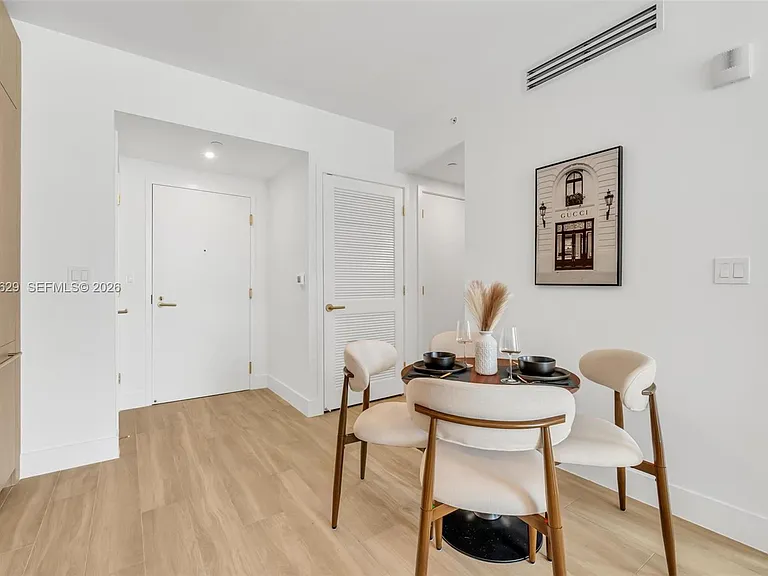 90 32nd St #909 — Photo 7